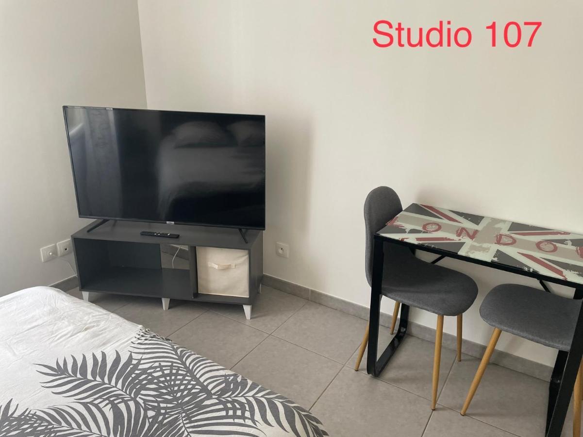 Studio A 300 M De La Gare De Мант-ла-Жолі Екстер'єр фото