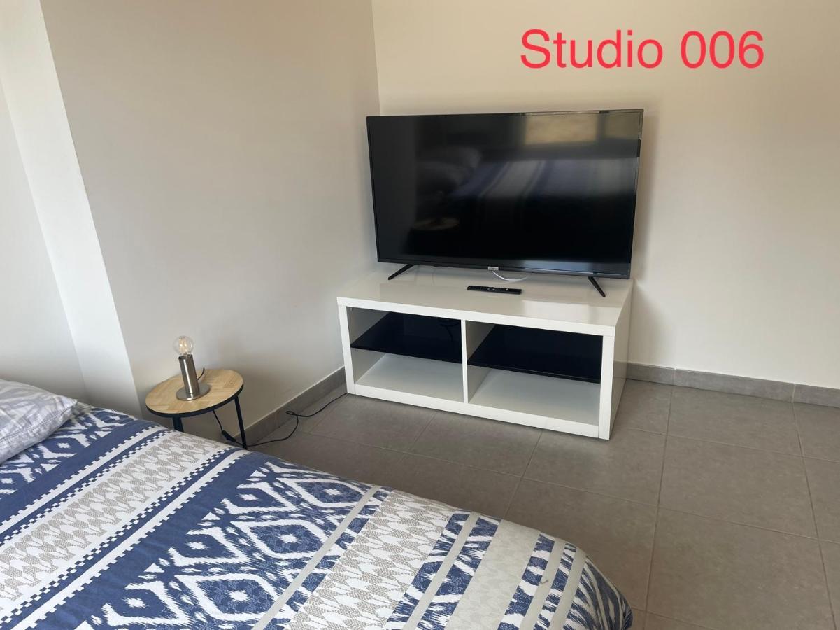 Studio A 300 M De La Gare De Мант-ла-Жолі Екстер'єр фото